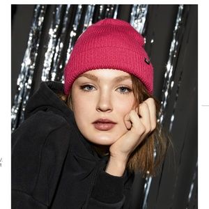 Vans Off the wall pink ribbed cuffed beanie NWT